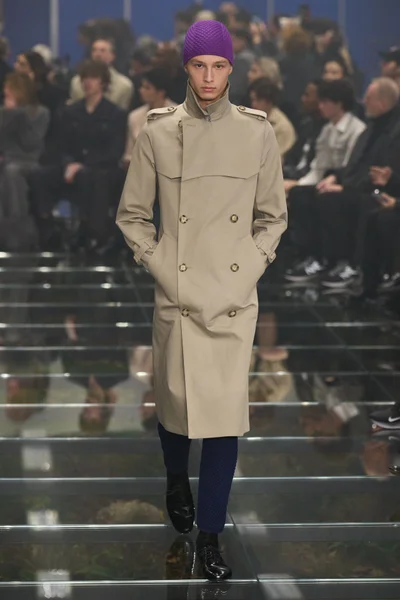 Look 17
